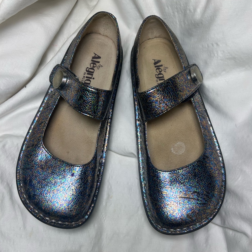 Alegria Silver Dress Shoes with Elegant Design
